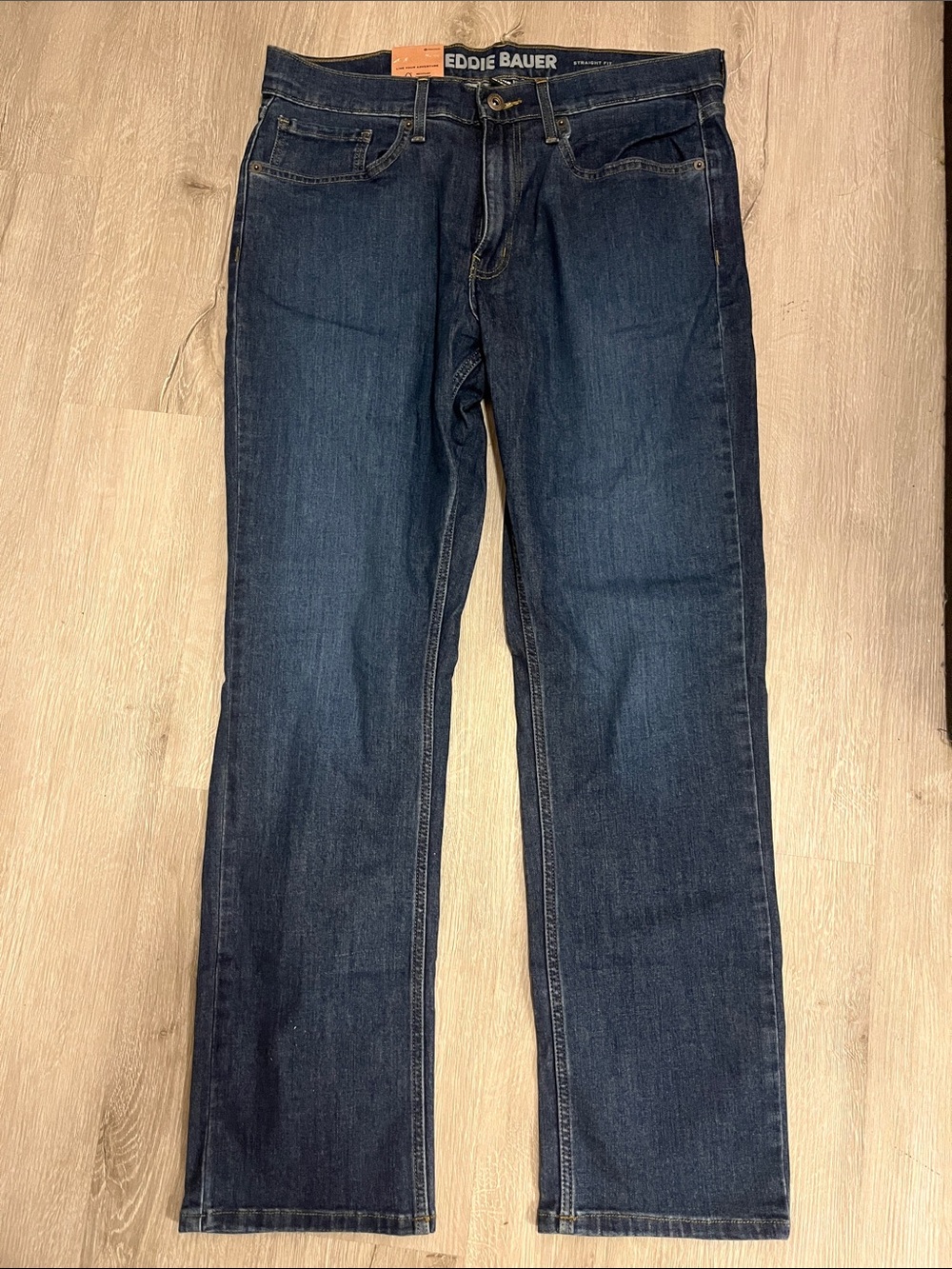 New Eddie Bauer Menโs Straight Jeans